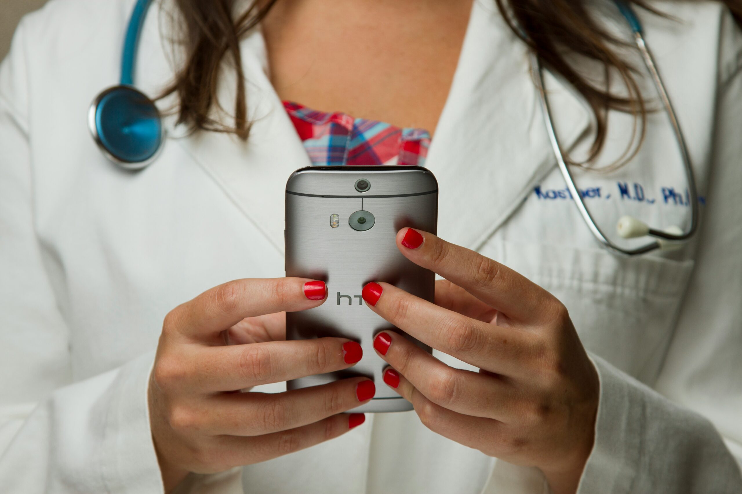 The Doctor’s Guide to Social Media: Connecting Without Crossing the Line